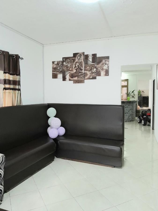 Beautiful Affordable House - 5 Minutes From The Airport And 12 Minutes To Blue Bay Beach Mon Tresor Bagian luar foto